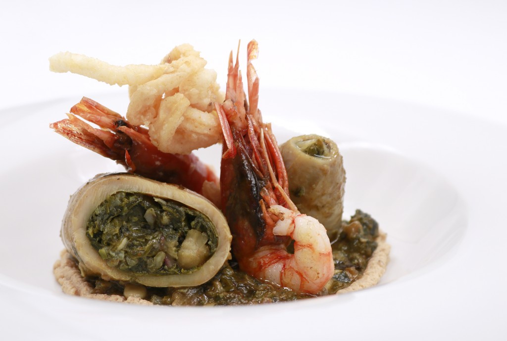 Calamar relleno a la mallorquina con gamba de sóller y praliné salado de piñones